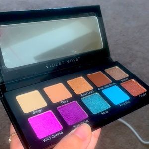 Eyeshadow palette